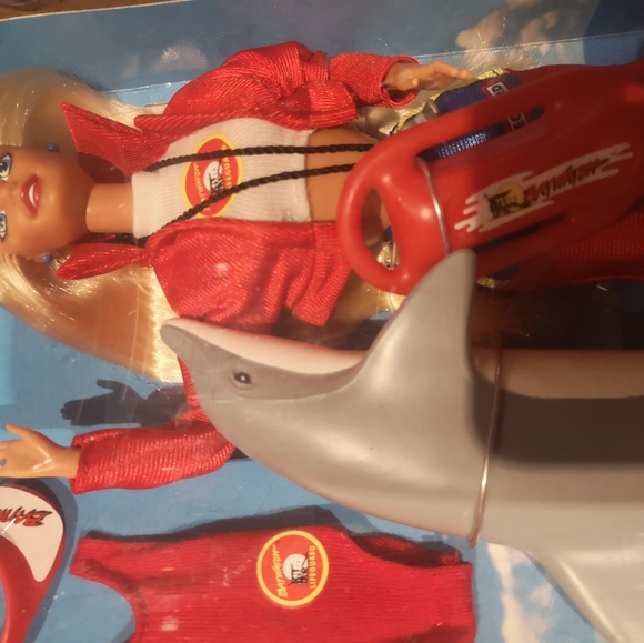 Baywatch Lifeguard Barbie - Picture 4 of 4